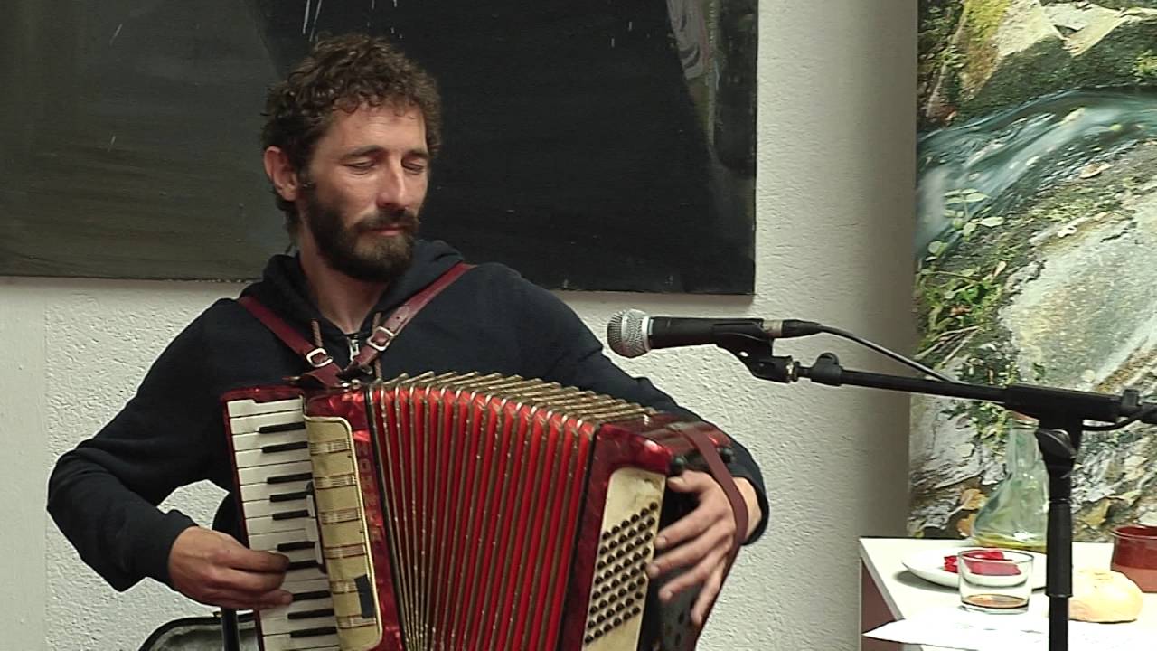 poema la rosa de paper significat